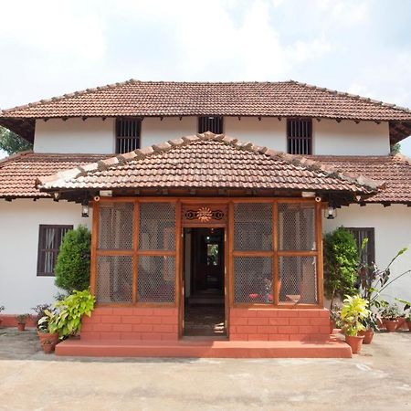 Sardar Bahadur'S Heritage Bungalow Estate Stay Napoklu Ngoại thất bức ảnh