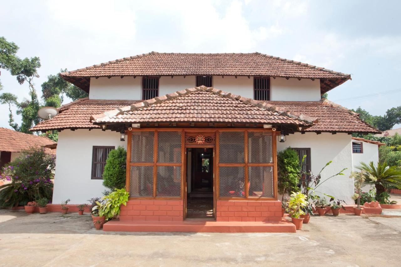 Sardar Bahadur'S Heritage Bungalow Estate Stay Napoklu Ngoại thất bức ảnh