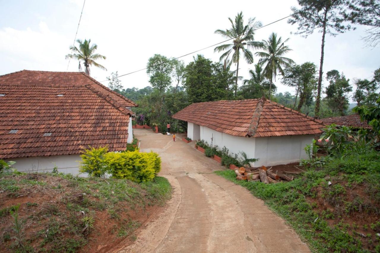 Sardar Bahadur'S Heritage Bungalow Estate Stay Napoklu Ngoại thất bức ảnh
