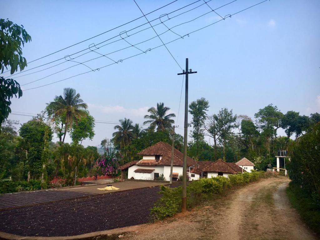 Sardar Bahadur'S Heritage Bungalow Estate Stay Napoklu Ngoại thất bức ảnh