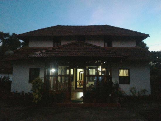 Sardar Bahadur'S Heritage Bungalow Estate Stay Napoklu Ngoại thất bức ảnh